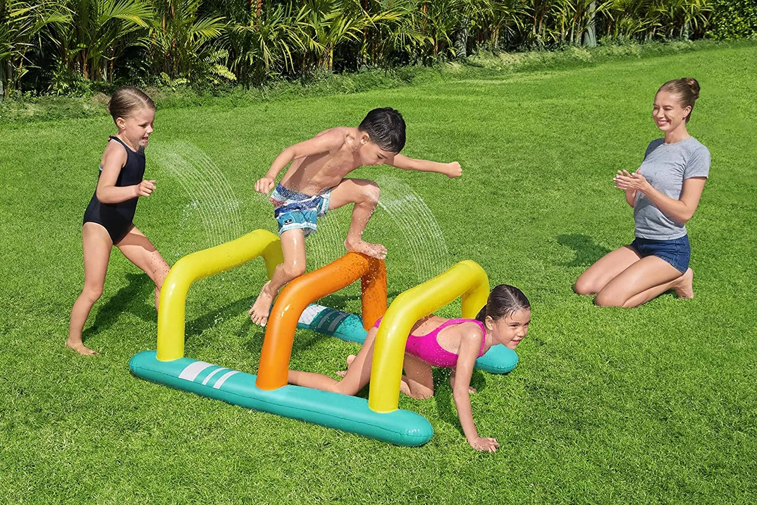 Bestway Hop Zone Sprinkler (53"x 31"x 21"/1.35m x 79cm x 53cm)